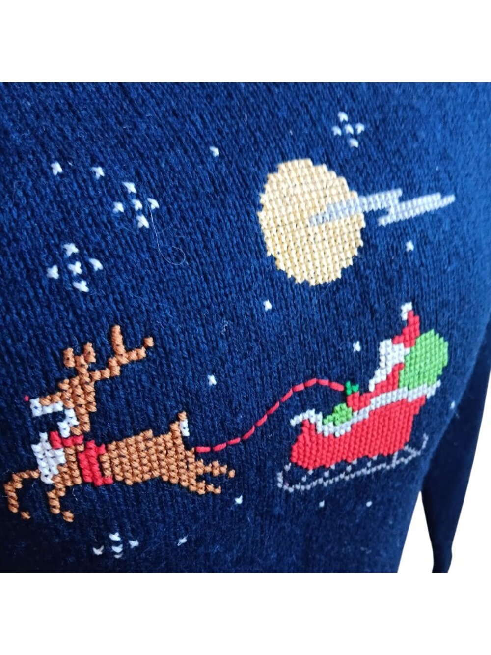 Embroidered Reindeer Santa Christmas Vintage Mens Small Sweater 1OF1 Pandora